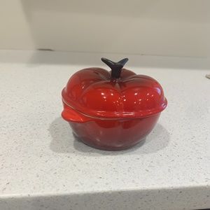 Le Creseut mini tomato stoneware casserole dish